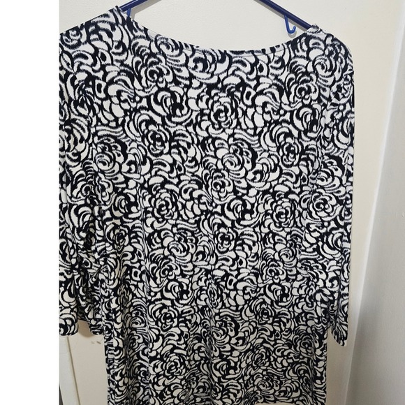 Lane Bryant Black White Rose Print Beaded V Neck 3/4 Sleeve Tunic Top 18/20W - Picture 11 of 13
